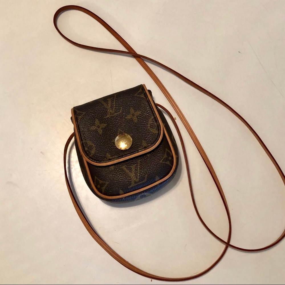 LOUIS VUITTON Crossbody Cancun Pochette